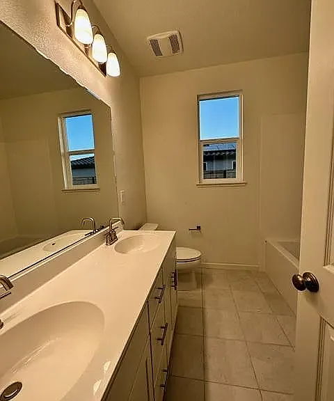 2542 Latour Ct — Photo 5