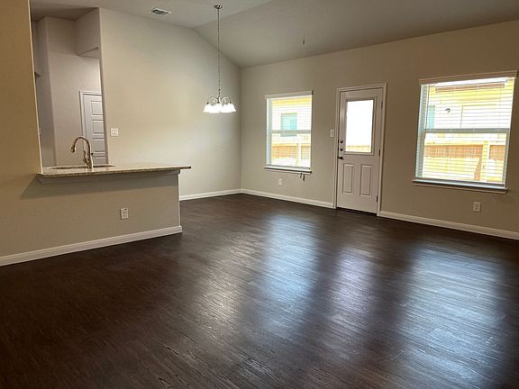 3rd image of 3402 Lindsay Ln