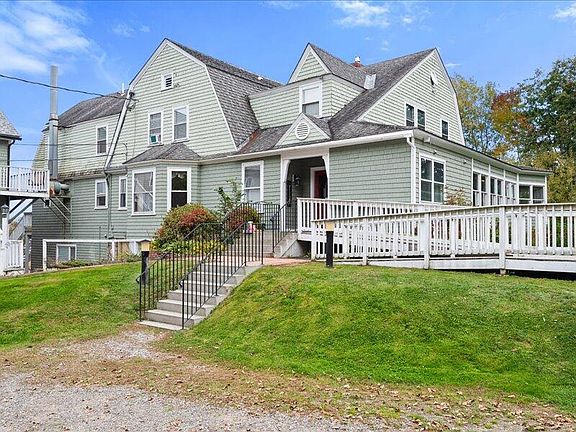 3rd image of 192 Northport Avenue