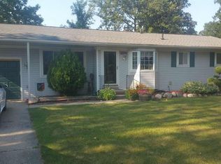 19101 McGill St, Roseville, MI 48066