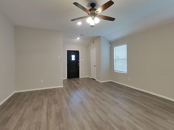 3rd image of 210 Pine Cavern Dr