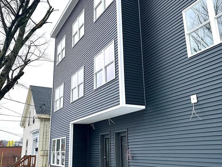386 Saint John St — Photo 22