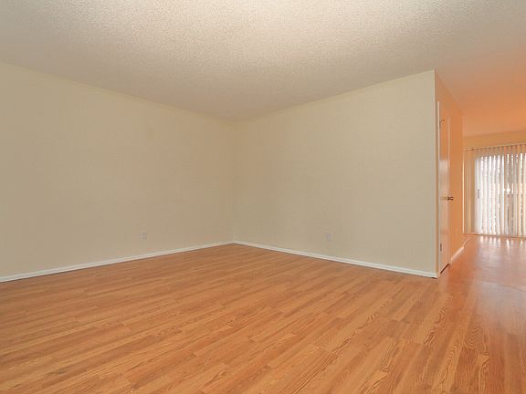 2nd image of 3040 Saint Catherine St