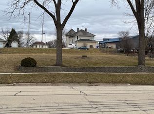 112 1st St SW, Epworth, IA 52045