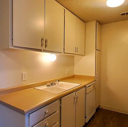 5th image of 1221 N Peach Ave APT 231