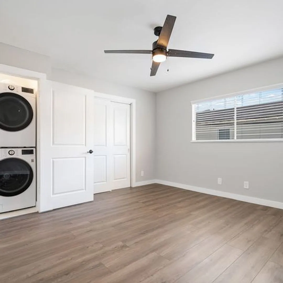 Dream Montrose - 306 Stratford Street — Photo 3