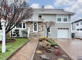 2 Primrose Dr, Wallington, NJ 07057