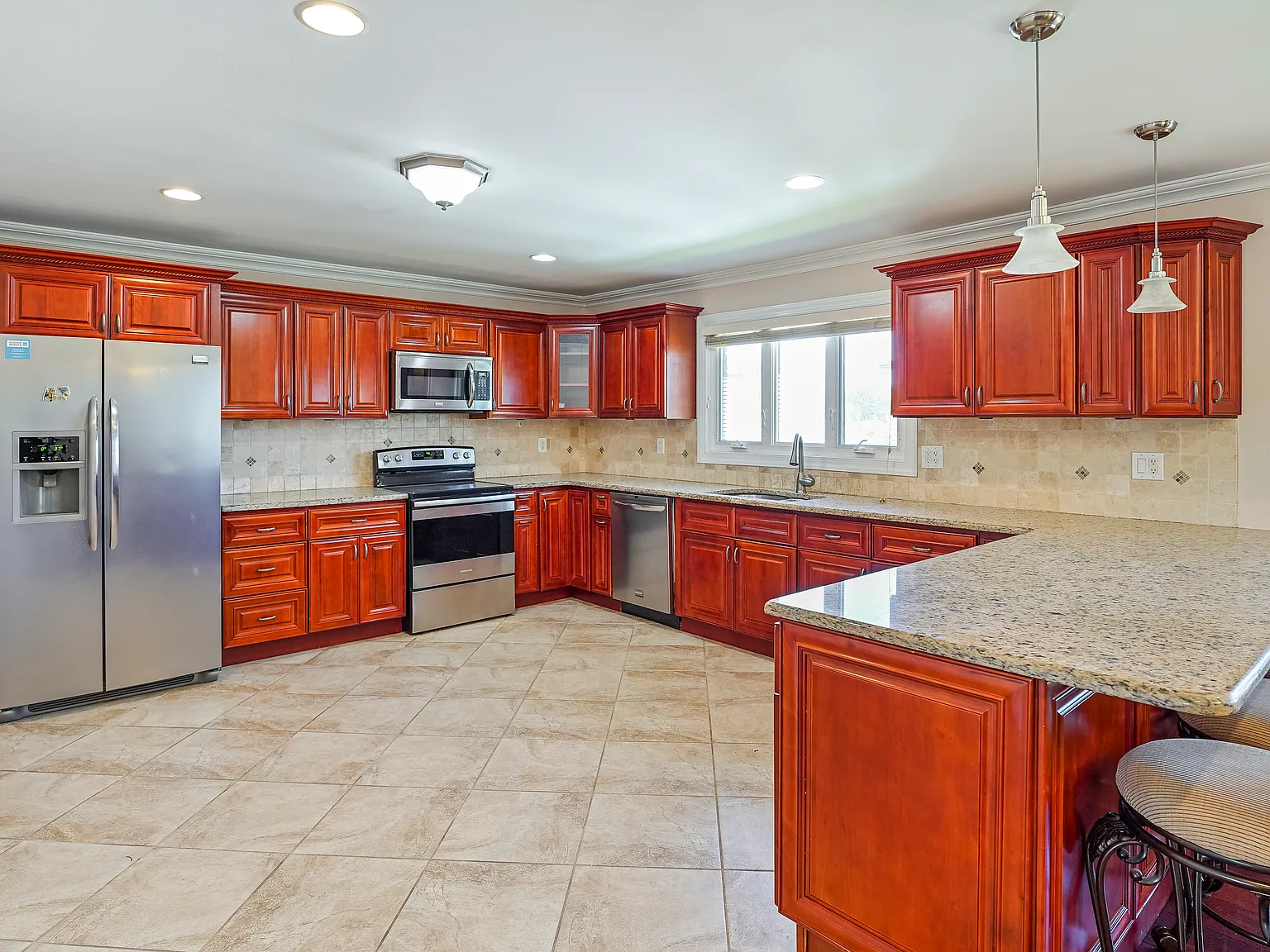 3 bed, 2000 sqft, $4,100 — Photo 3