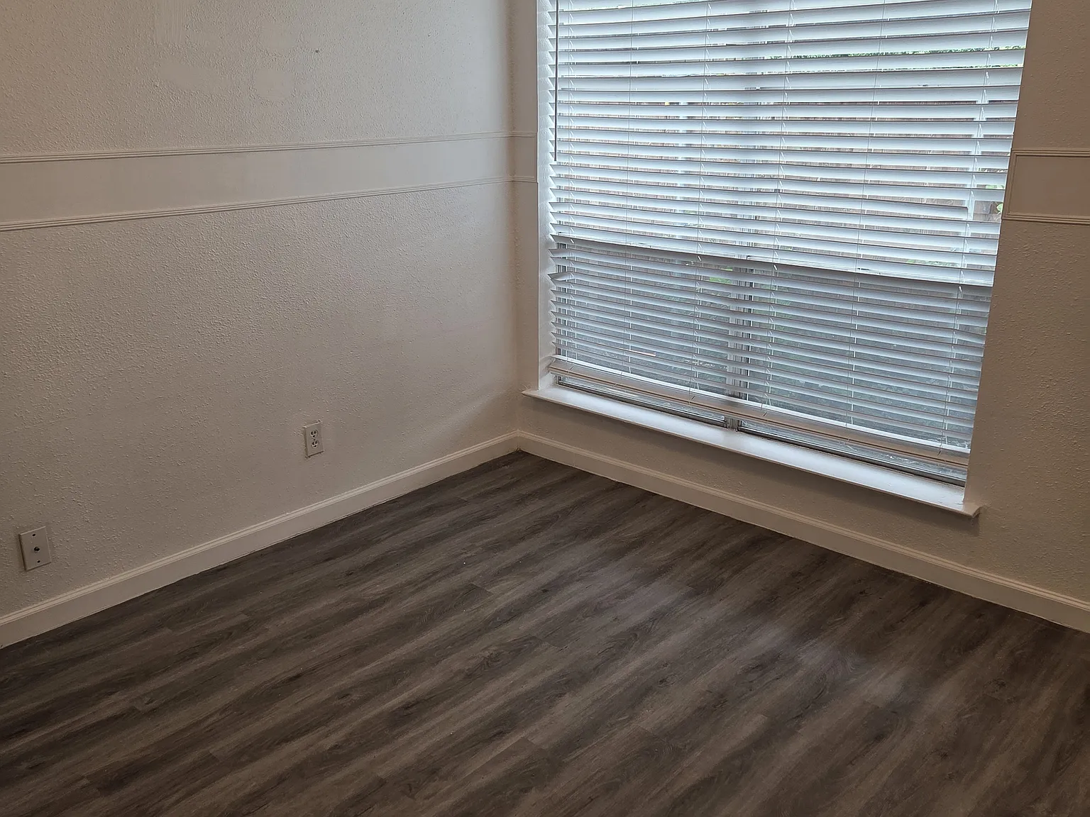 9002 Emberglow Ln — Photo 4