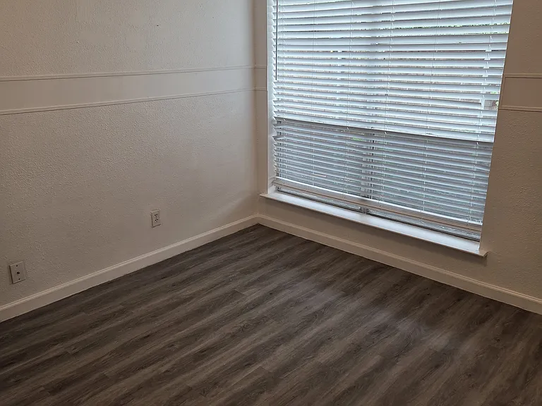 9002 Emberglow Ln — Photo 4