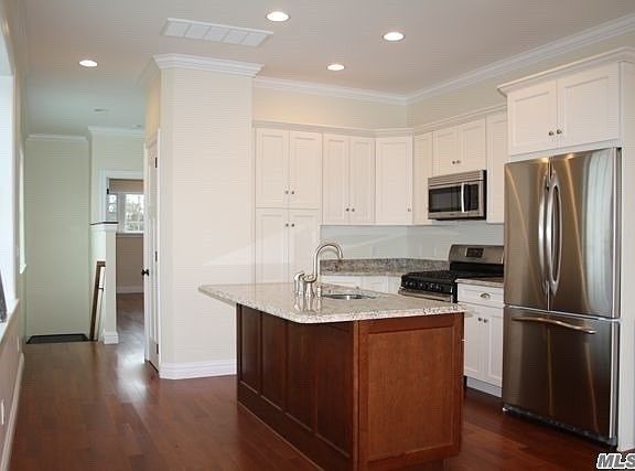 4th image of 61 N Ocean Ave #B