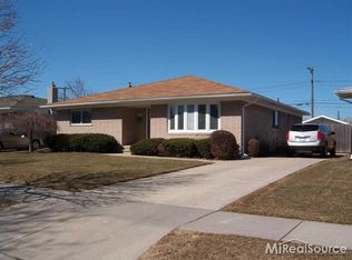 8329 Potomac Ave, Center Line, MI 48015