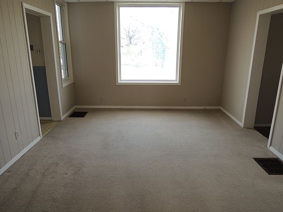5th image of 729 E College Ave