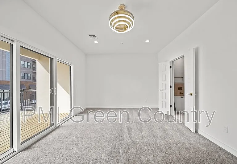 118 E Elgin St — Photo 22