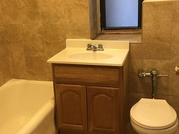 5th image of 2157 Ocean Ave APT 1B