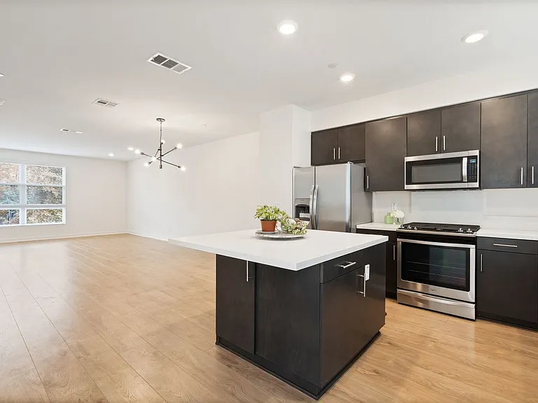2700 E Chaucer St #14 — Photo 14