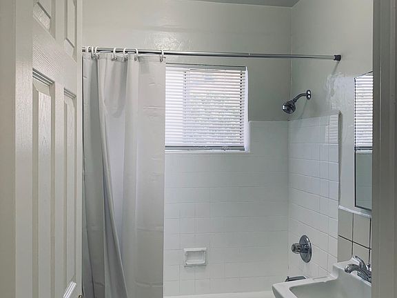 5th image of 2931 Lincoln Park Ave APT 2