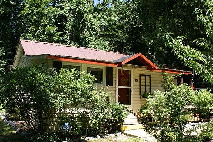 1st image of 472 Bat Cave Dr