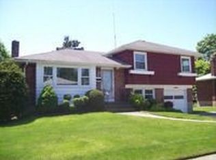 16 Damin Dr, Farmingdale, NY 11735