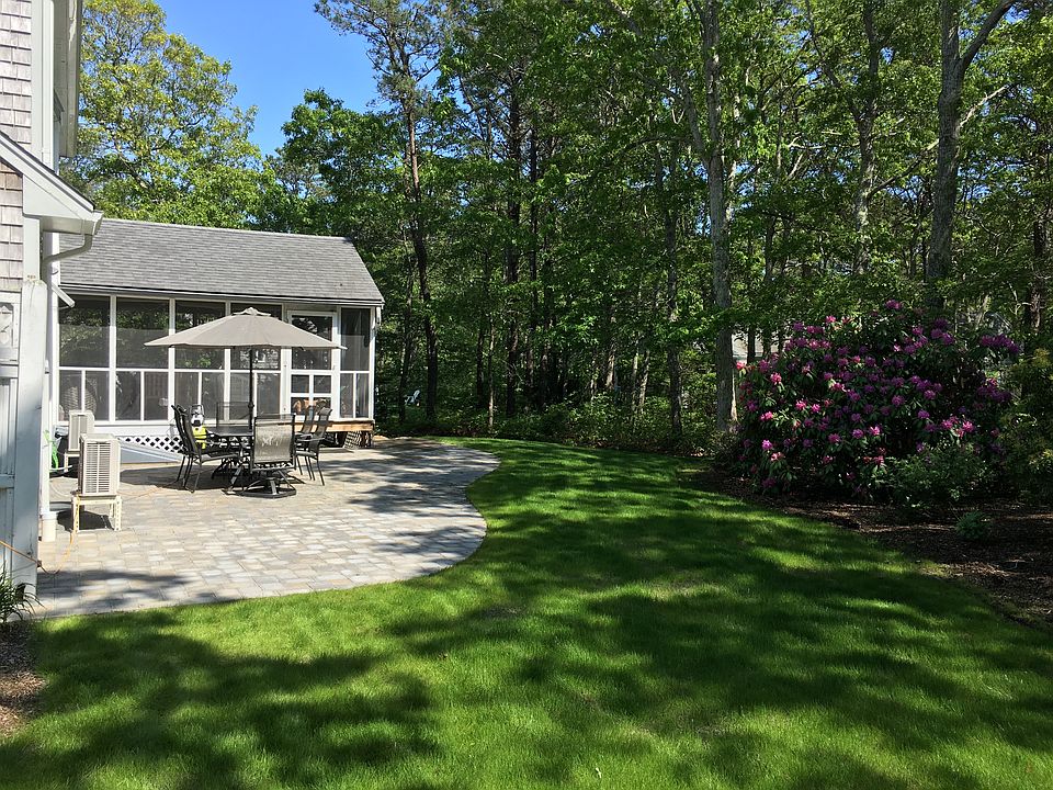 2nd image of 52 Nehoiden Rd