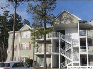 16 Iroquois Dr, Absecon, NJ 08205