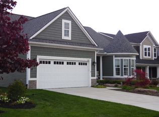 996 Riverstone Cir, Milford, MI 48381