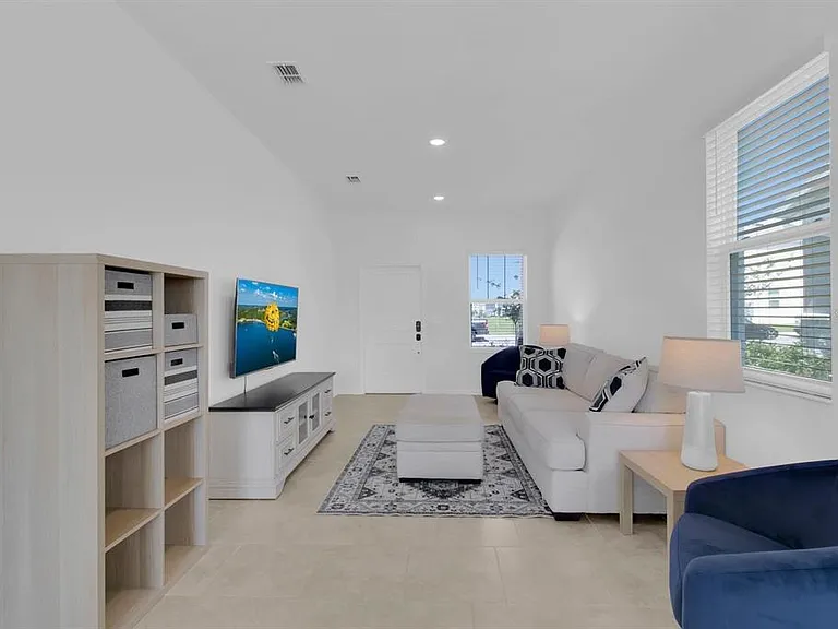 2845 Pierr St — Photo 9
