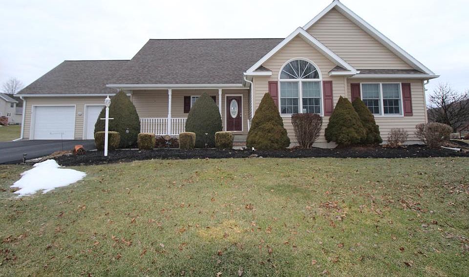 1st image of 12 Heritage Ln