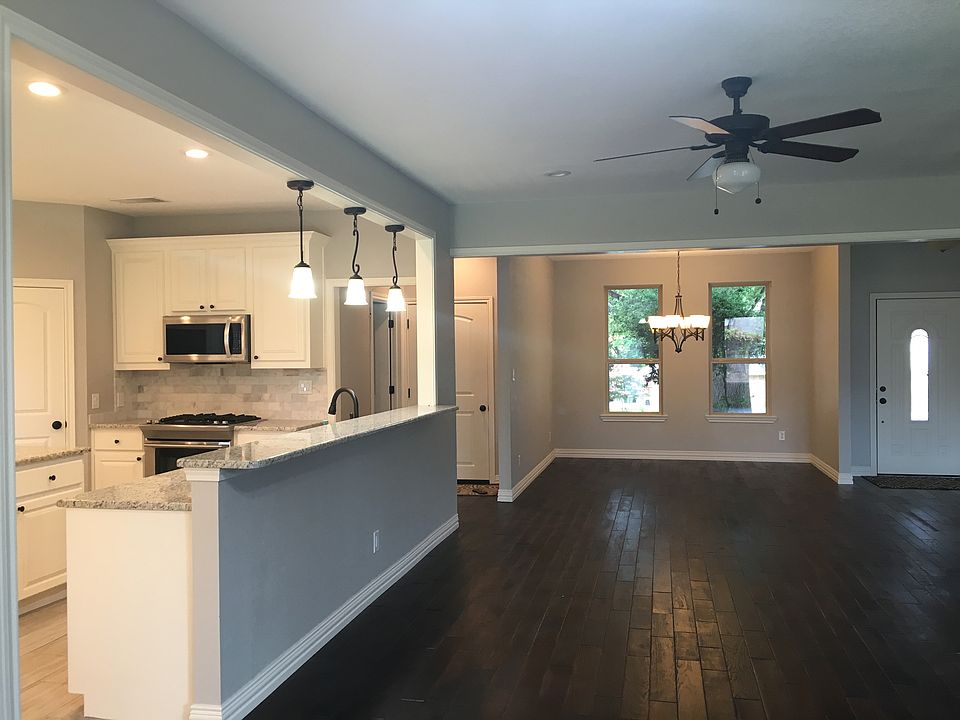 1st image of 1100 Hidden Oaks Dr