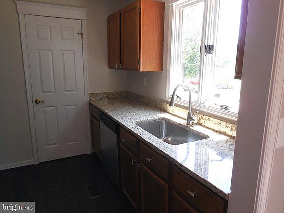 3rd image of 649 Knightsbridge Dr