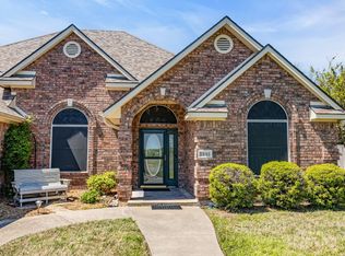 2243 Pecan St, Bonham, TX 75418