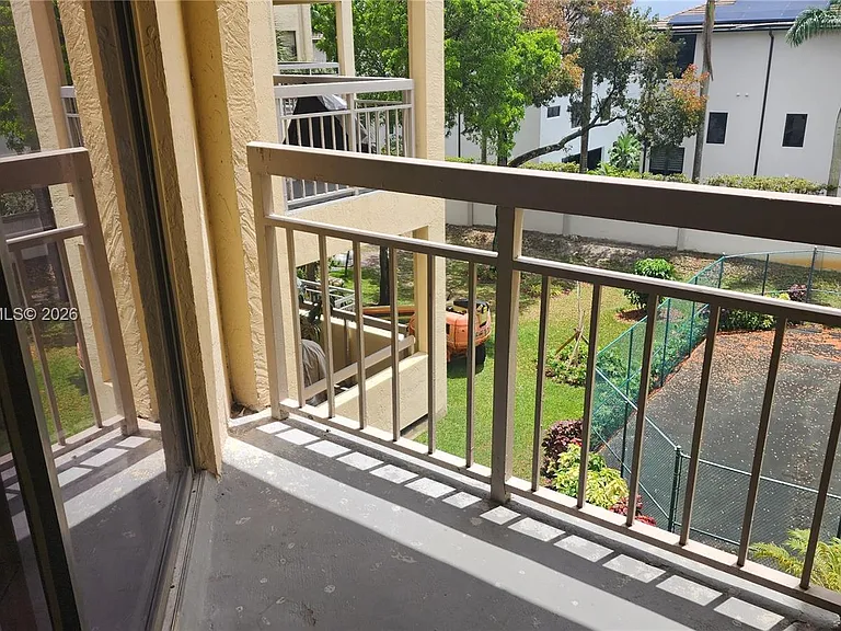 8290 Lake Dr #405 — Photo 14