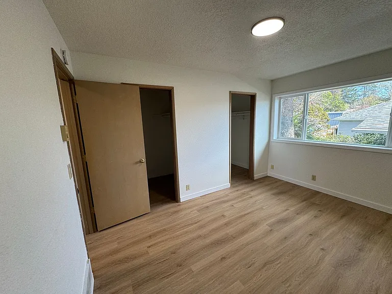 708 NE Avery St — Photo 15