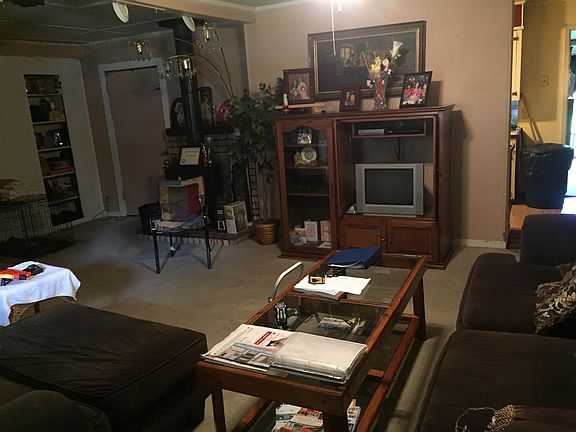 4th image of 1305 Sunset Dr.