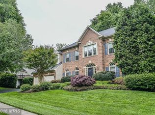8308 Crosspointe Dr, Fairfax Station, VA 22039