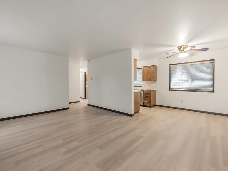 730 E Gregory Ln — Photo 8