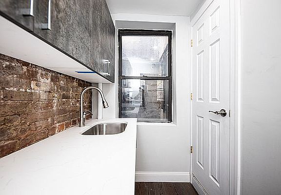 4th image of 310 E 89th St #16J