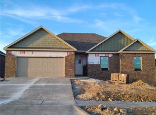 852 Pinnacle St, Prairie Grove, AR 72753
