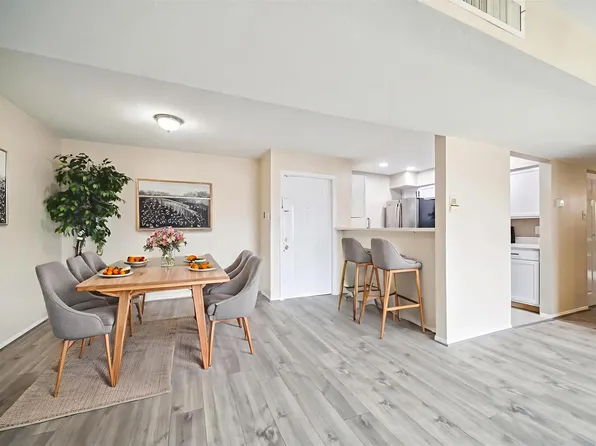 2822 S Bartell Dr APT 31, Houston, TX 77054
