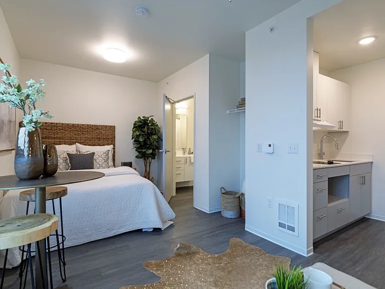 1020 N Broadway — Photo 9