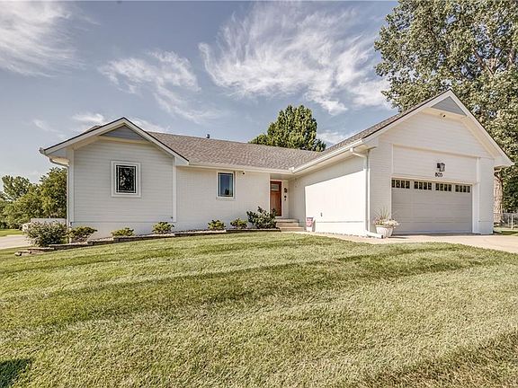 3rd image of 803 SW Rockhill Dr