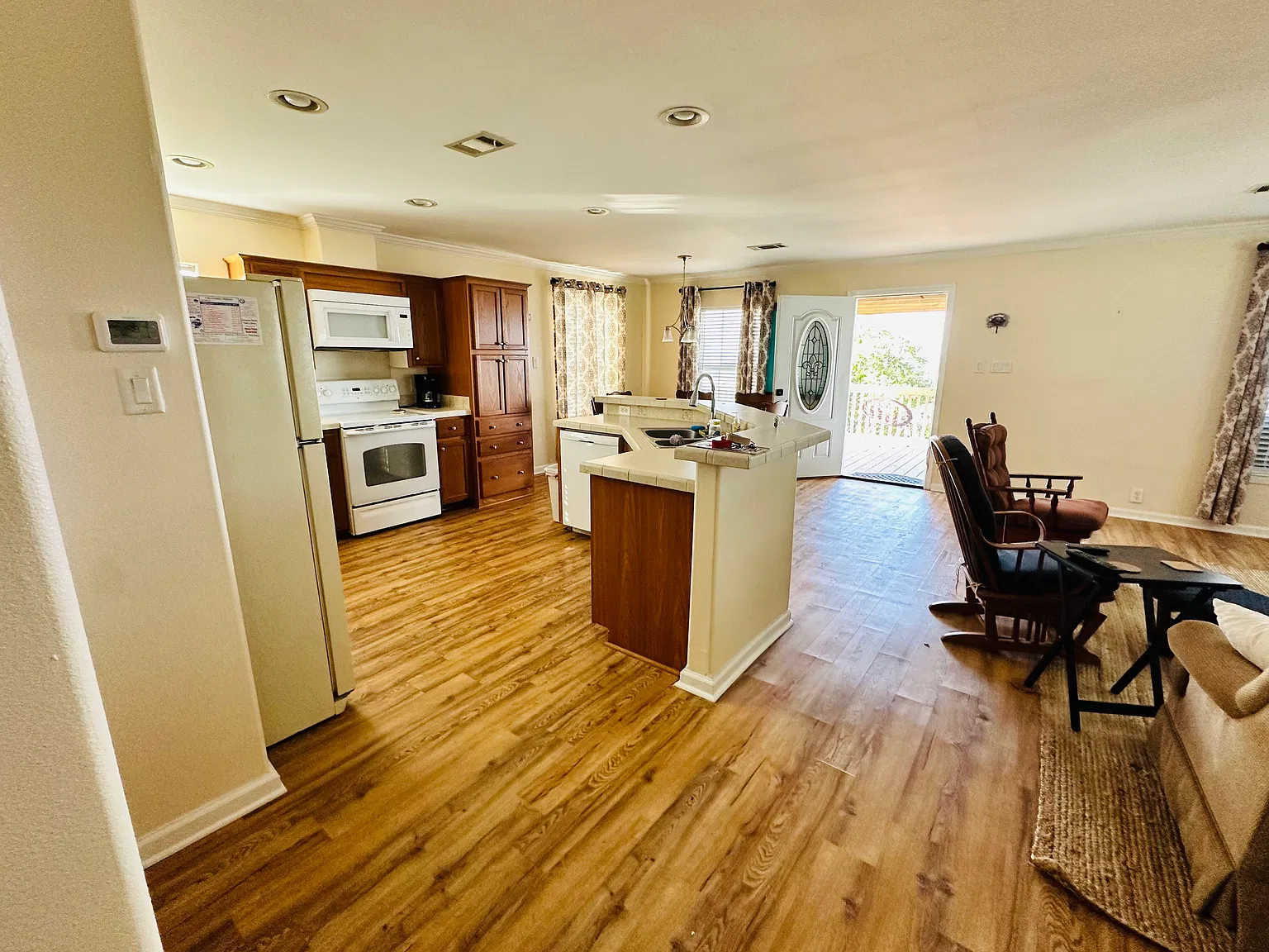 3 bed, 1365 sqft, $3,000 — Photo 4