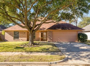 1129 Briar Oaks Dr, Irving, TX 75060