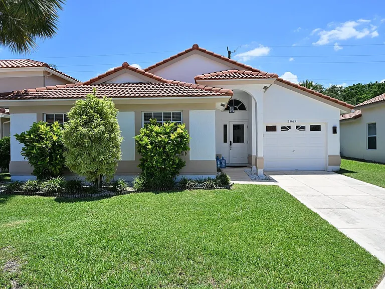 10651 Buttonwood Lake Dr — Photo 1