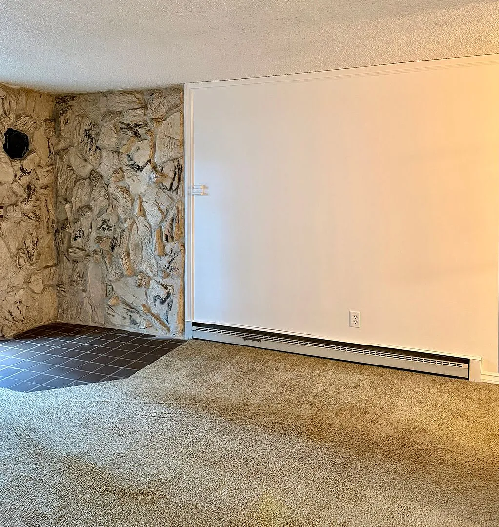$500-off 1-month's rent! 1 Bed / 1 Bath Bellevue condo $1,795/month — Photo 4