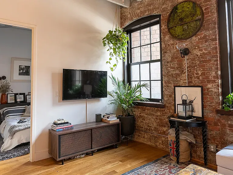 103 N 10th St #5F — Photo 15