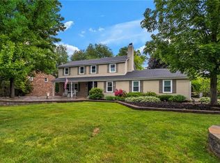 125 Oakdale Dr, Zelienople, PA 16063