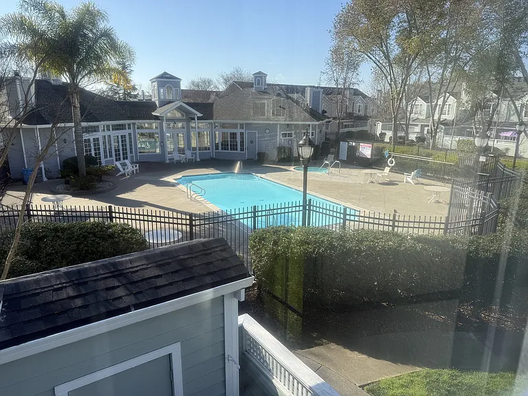 558 Torrey Pine Ln — Photo 14