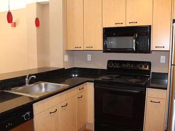 3rd image of 2 Leverington Ave #36