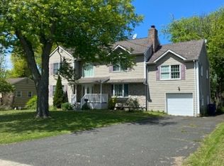 272 Madison Hill Rd, Clark, NJ 07066